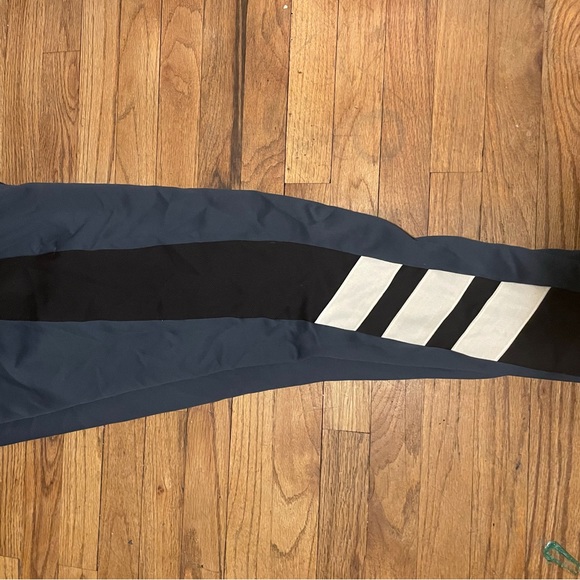 Insulated teal pant.thick material.Zip pocket closures.Blk panelon leg.women’s L - Picture 3 of 5